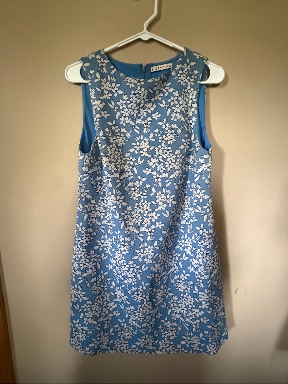 Alice + Olivia Blue and White Floral Shift Dress